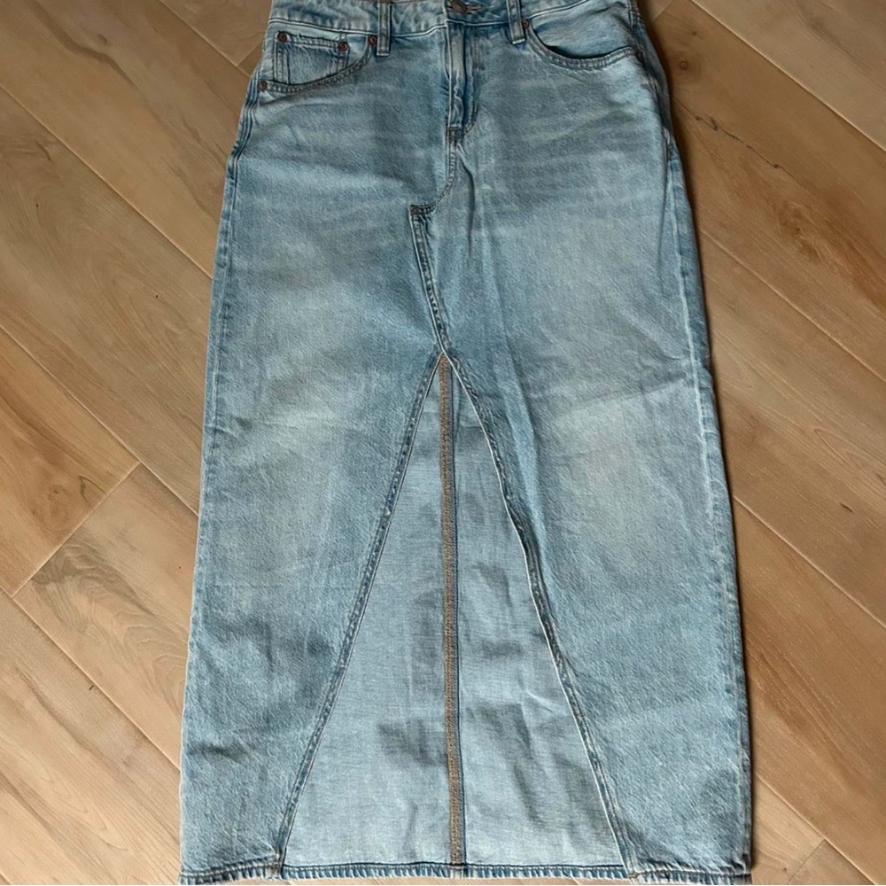 American eagle skirt with front slit - Picture 1 of 2